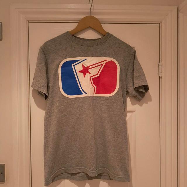 Preloved Men's T-shirt - Grey/Red - S on Productcaster.