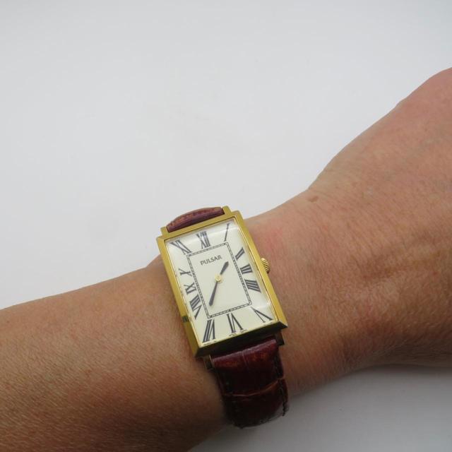 Seiko Men's Analogue Watch - Gold/White on Productcaster.