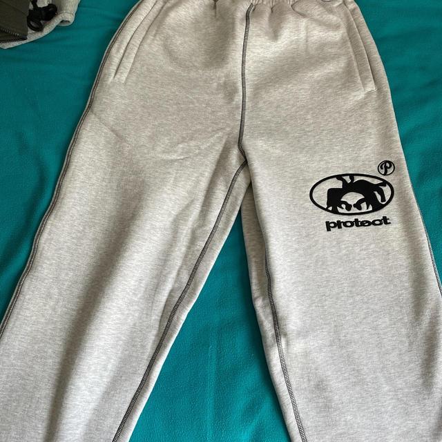 Men's Sweatpants - Grey - S on Productcaster.