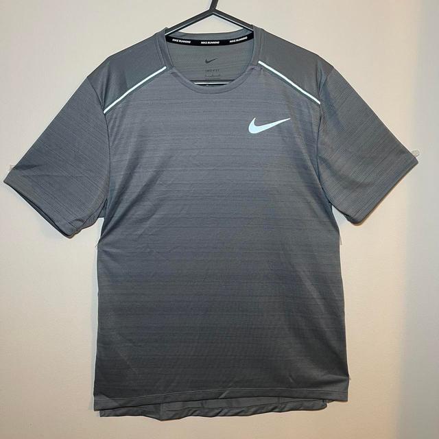 Nike Men's T-shirt - Grey - M on Productcaster.