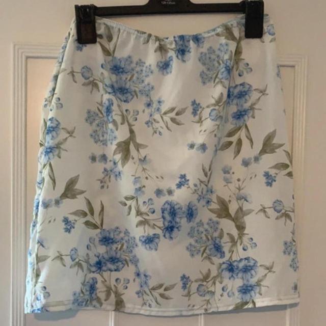 PrettyLittleThing Women's Skirt - White/Blue - UK 8 on Productcaster.