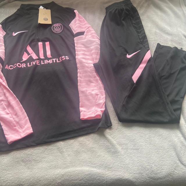 Nike Men's Jumpsuits and playsuits - Black/Pink - M on Productcaster.