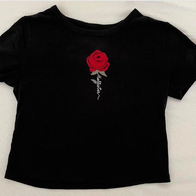 Hollister Co. Women's T-shirt - Black/Red - XS on Productcaster.