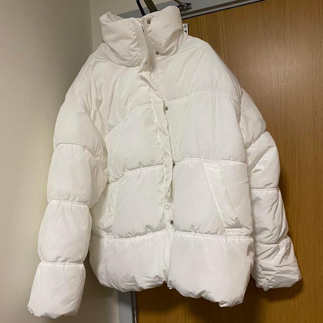 H&M Women's Puffer Jacket - White - L on Productcaster.