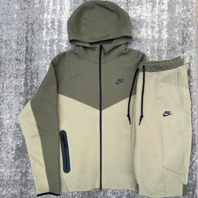 Nike Men's Hoodie - Green/Khaki - M on Productcaster.