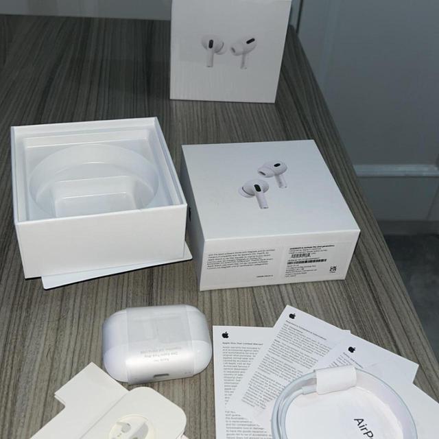 Apple Men's Accessories - White on Productcaster.