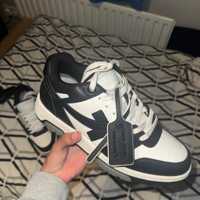 Off-White Men's Trainers - White/Black - UK 9 on Productcaster.