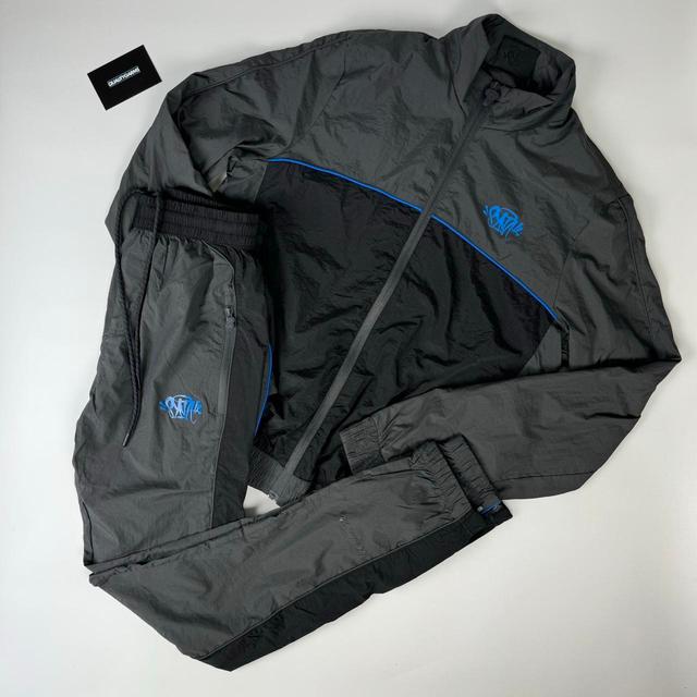 Syna Men's Windbreaker Jacket - Black/Blue - L on Productcaster.