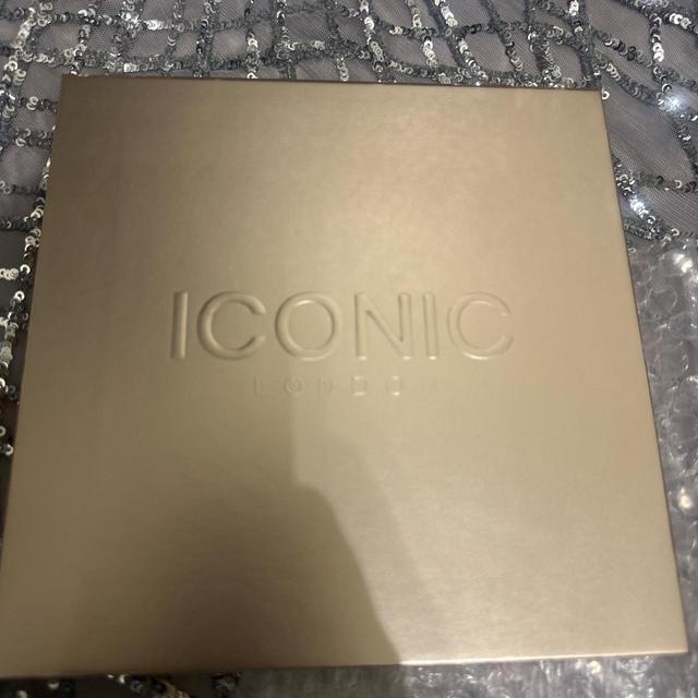 Iconic London Eyeshadow - Gold on Productcaster.