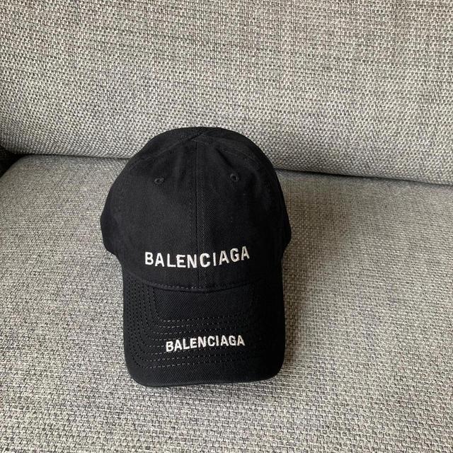 Balenciaga Women's Caps - Black/White on Productcaster.