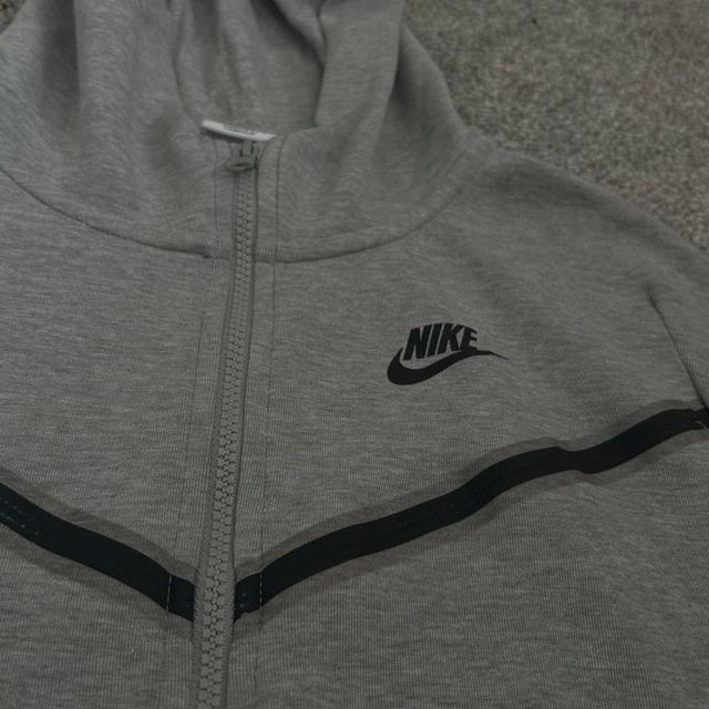 Nike Kids' Hoodie - Grey - 14 years on Productcaster.