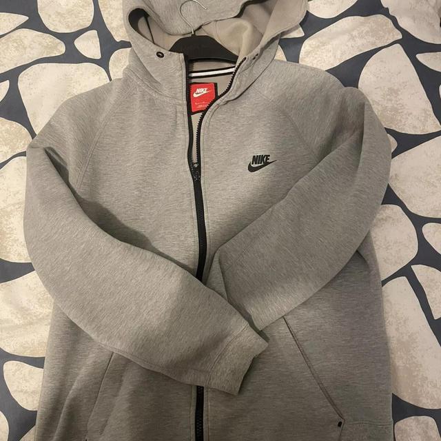 Nike Men's Hoodie - Grey - M on Productcaster.