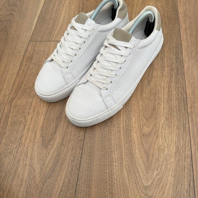 Men's Trainers - White - UK 7 on Productcaster.