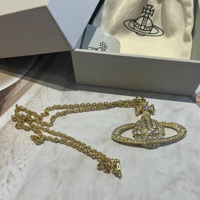 Vivienne Westwood Women's Necklace - Gold on Productcaster.