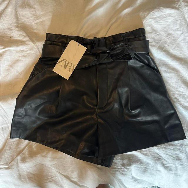 Zara Women's Shorts - Black - XS on Productcaster.