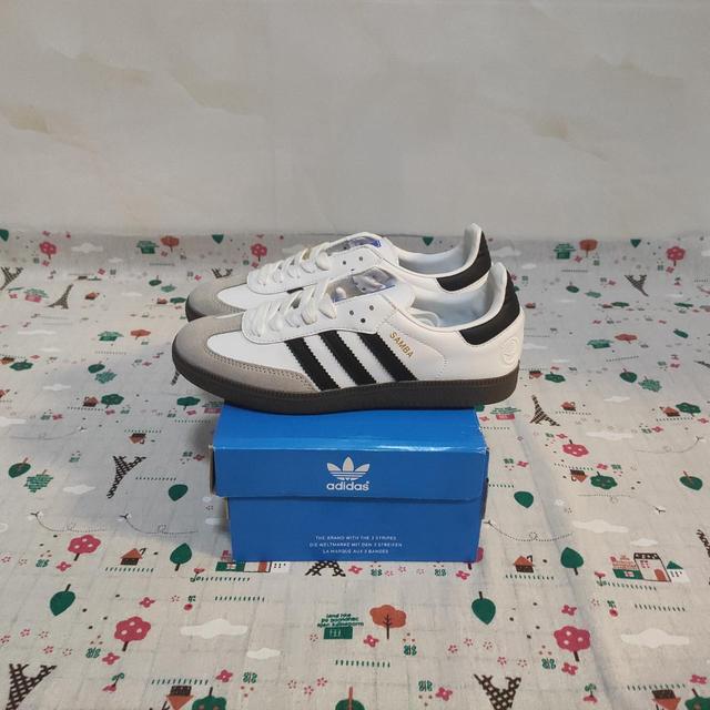 Adidas Women's Trainers - White/Black - UK 6.5 on Productcaster.