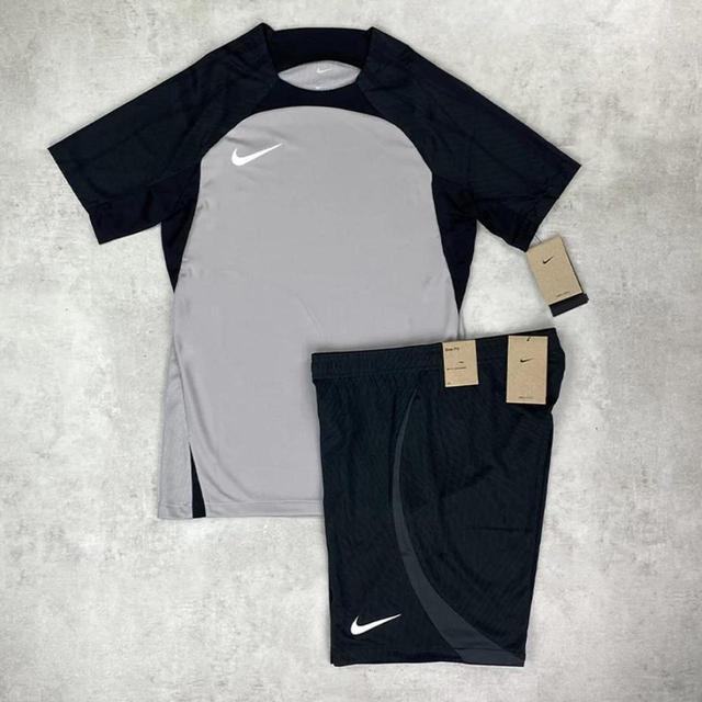 Nike Men's T-shirt - Grey/Black - S on Productcaster.