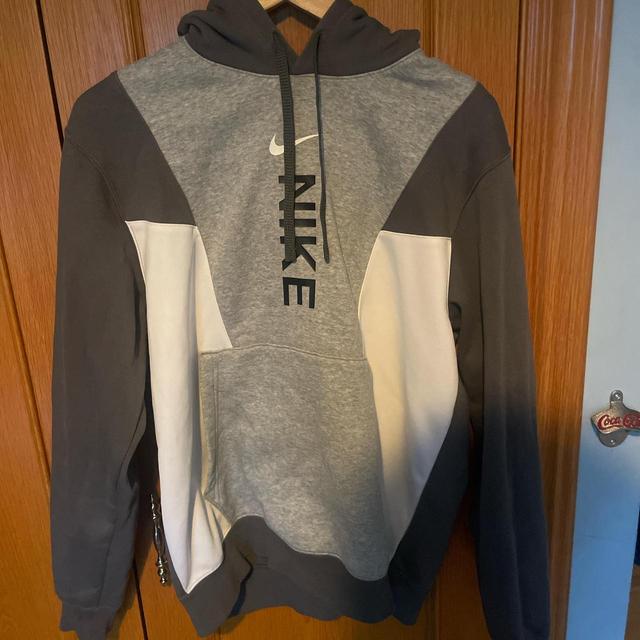 Nike Men's Hoodie - Grey - M on Productcaster.