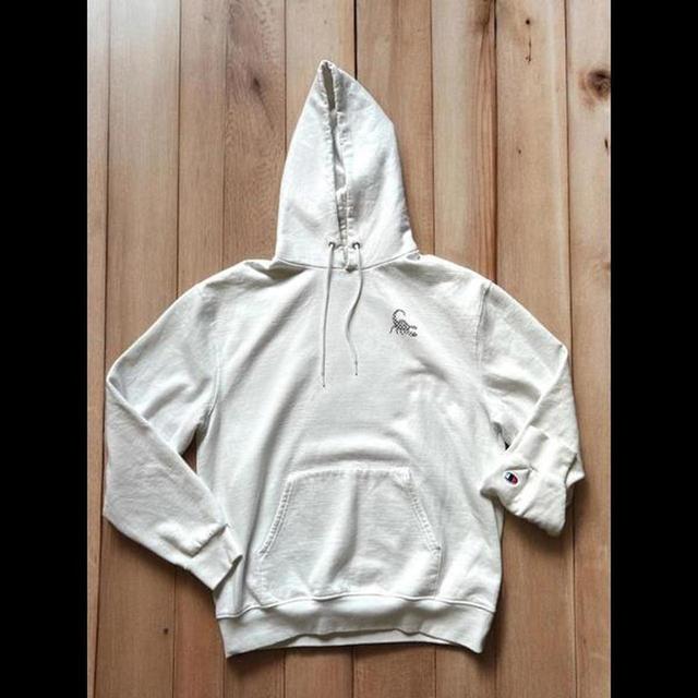 Champion Men's Hoodie - White - M on Productcaster.