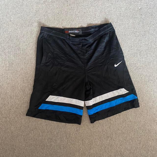 Nike Men's Shorts - Black - L on Productcaster.