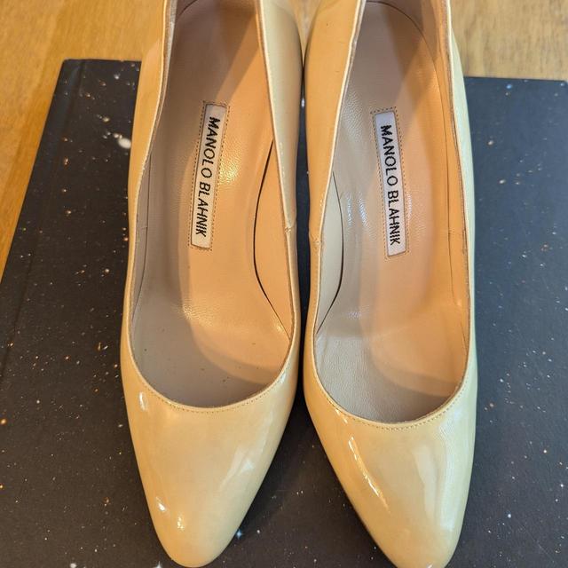 Manolo Blahnik Women's Courts - Tan/Cream - UK 1 on Productcaster.