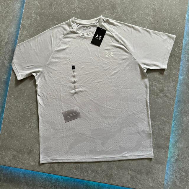 Under Armour Men's T-shirt - Grey - L on Productcaster.