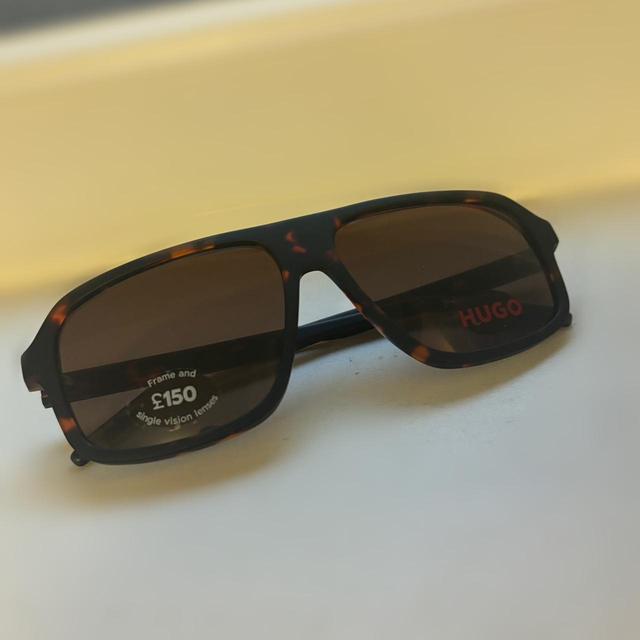 Hugo Boss Men's Sunglasses - Red/Black on Productcaster.