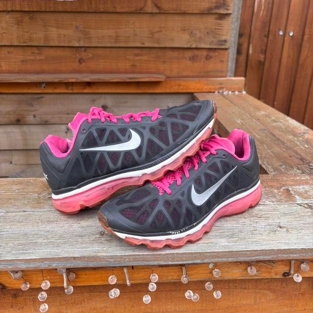 Nike Women's Trainers - Black/Pink - UK 7.5 on Productcaster.