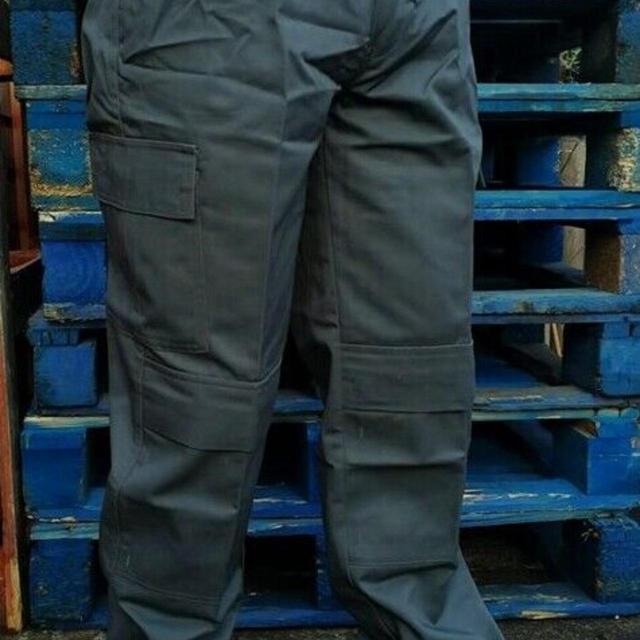 Men's Cargo Trousers - Green - 40" on Productcaster.