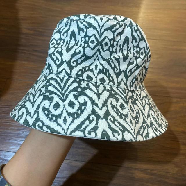 Women's Bucket hats - Navy/White on Productcaster.