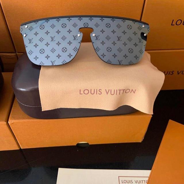 Louis Vuitton Men's Sunglasses - Black on Productcaster.