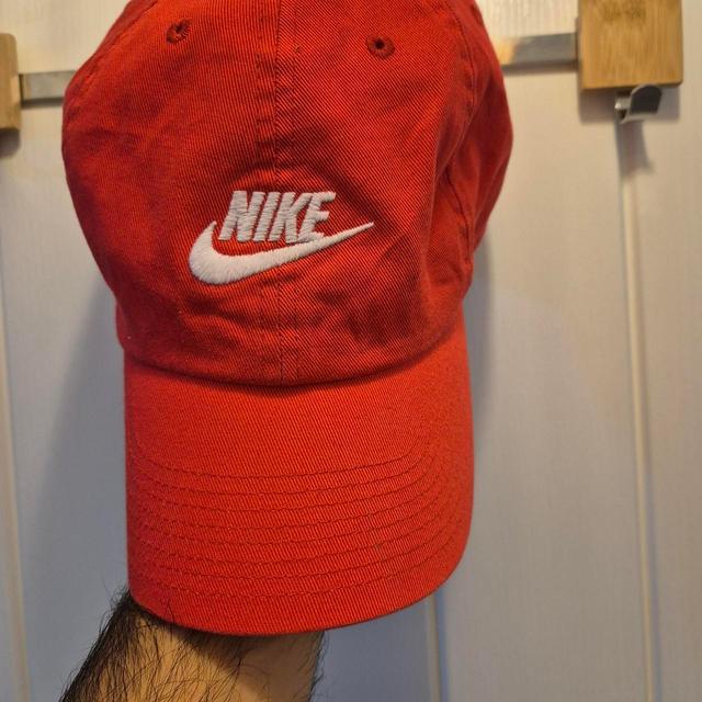 Nike Men's Caps - White/Red on Productcaster.