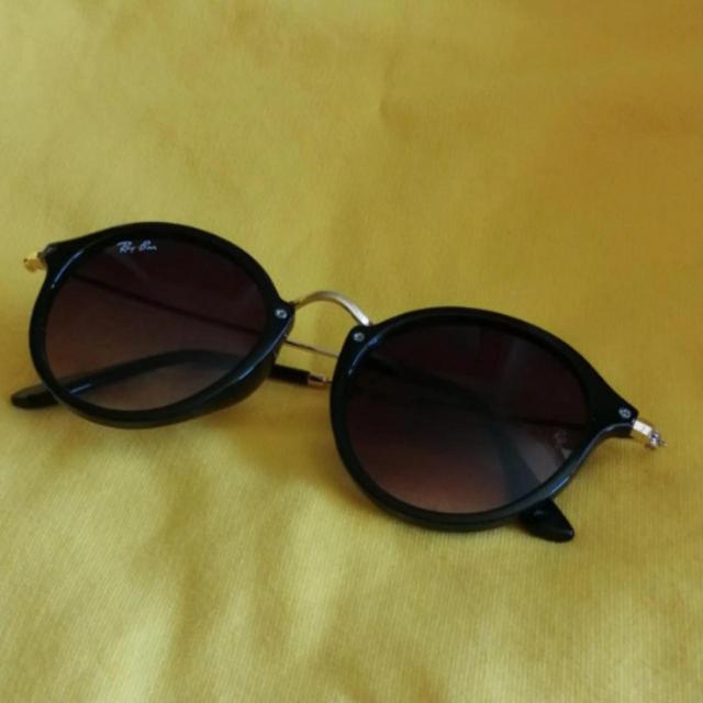 Ray-Ban Women's Sunglasses - Black/Brown on Productcaster.