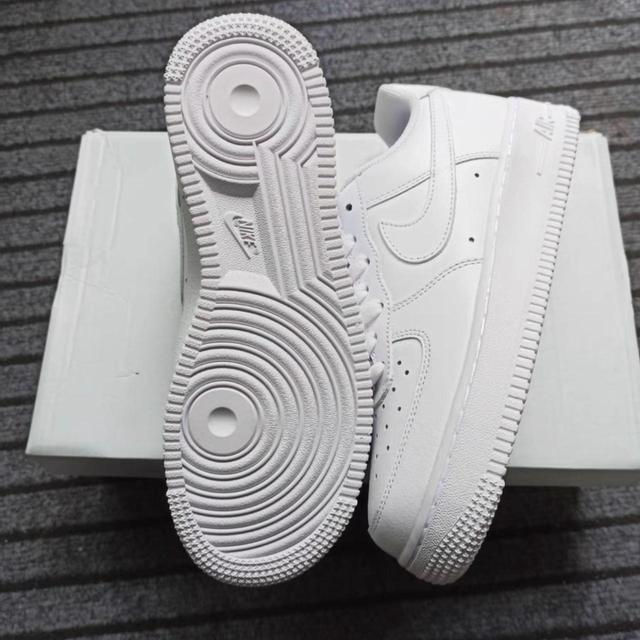 Nike Men's Trainers - White - UK 9.5 on Productcaster.