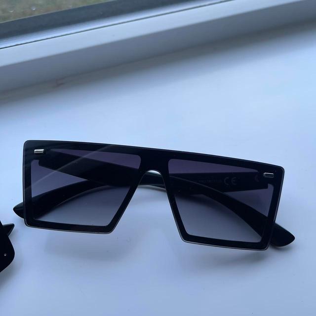 Men's Square Sunglasses - Black on Productcaster.