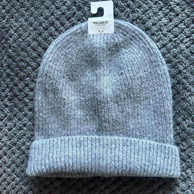 Pull&Bear Men's Beanies - Grey on Productcaster.