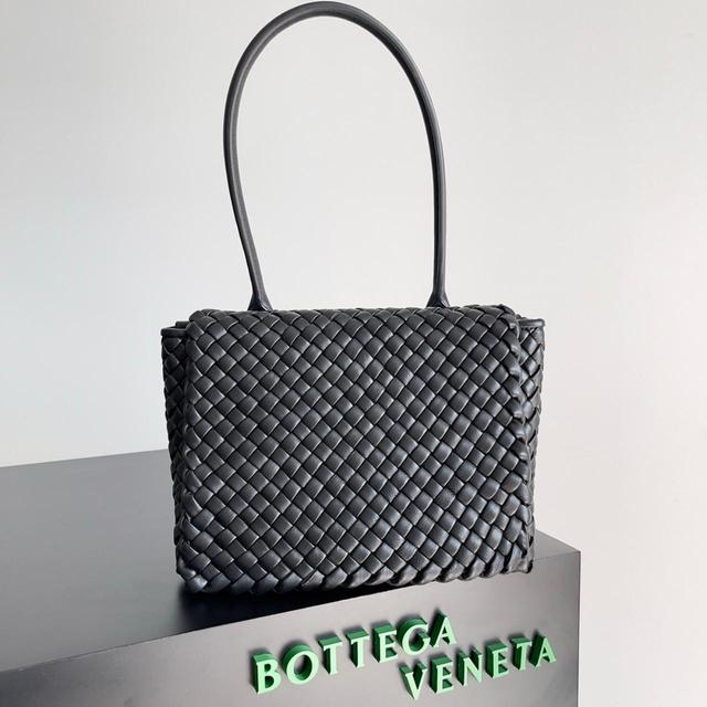 Bottega Veneta Women's Bag - Black/Grey on Productcaster.