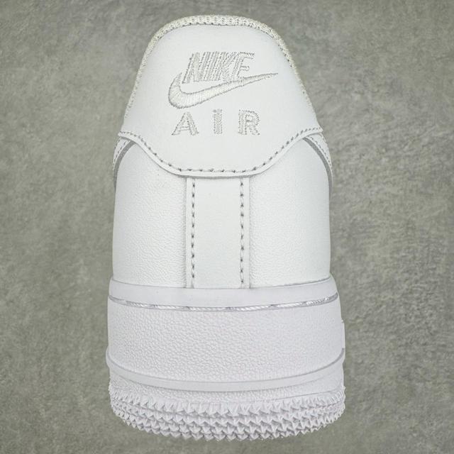 Nike Men's Trainers - White - UK 7 on Productcaster.