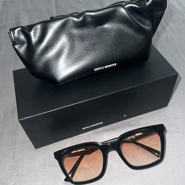 Gentle Monster Women's Square Sunglasses - Black/Brown on Productcaster.