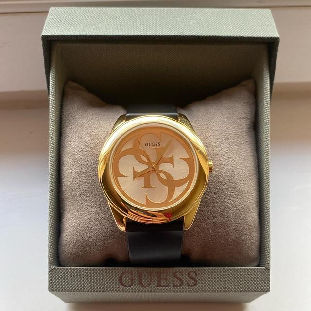 Guess Women's Analogue Watch - Black/Gold on Productcaster.