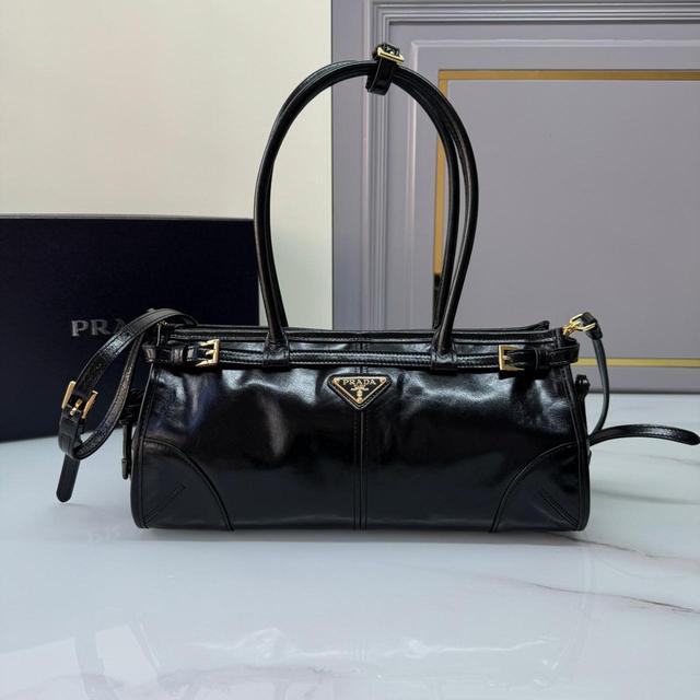 Women's Bag - Black on Productcaster.