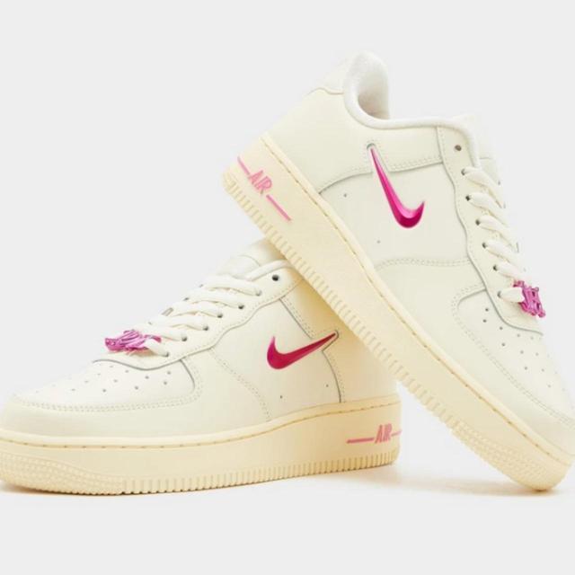 Nike Women's Trainers - White/Pink - UK 3.5 on Productcaster.