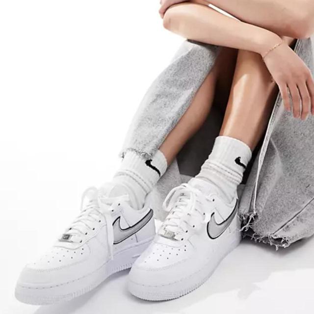 Nike Women's Trainers - White/Grey - UK 6 on Productcaster.