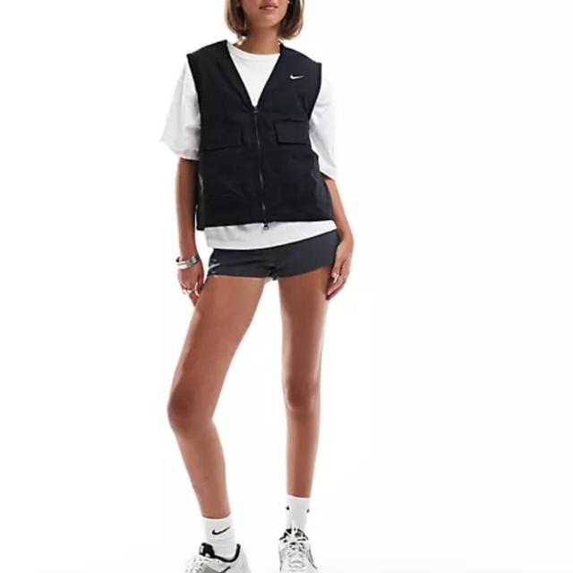 Nike Women's Vest - Black/White - 8 on Productcaster.