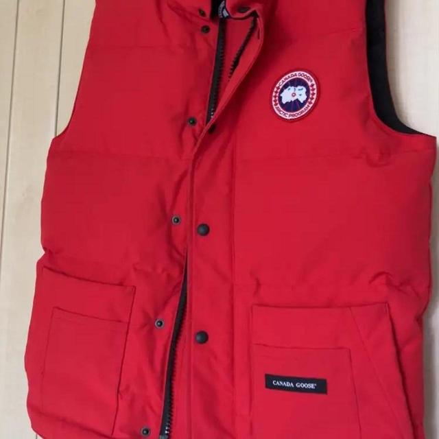 Canada Goose Men's Gilet - Red - S on Productcaster.