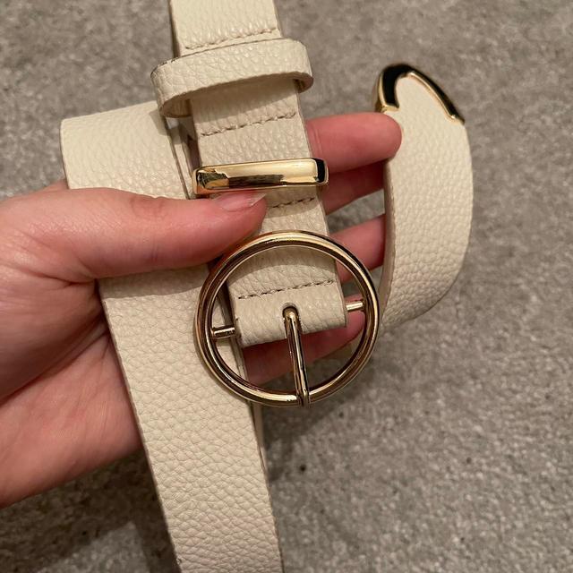 New Look Women's Belt - Cream/Gold on Productcaster.