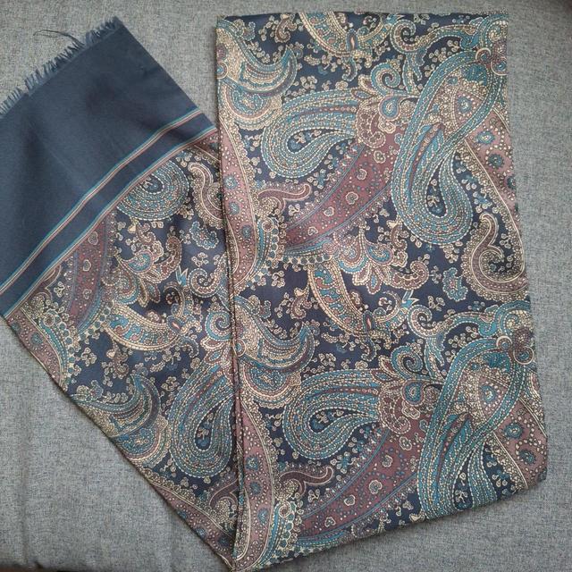 Preloved Men's Scarf - Navy/Multi on Productcaster.