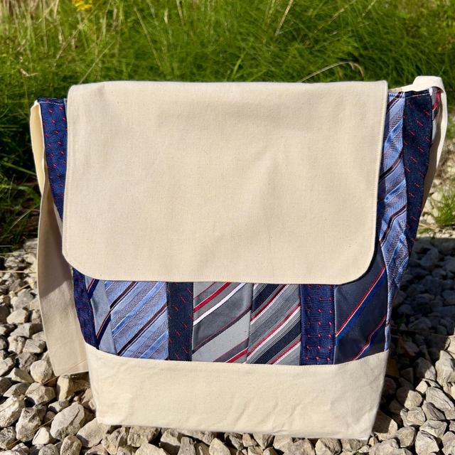 Custom Women's Tote bags - Cream/Multi on Productcaster.