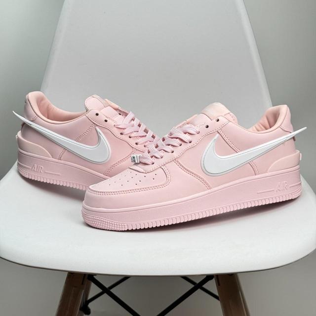 Nike Women's Trainers - Pink - UK 4 on Productcaster.