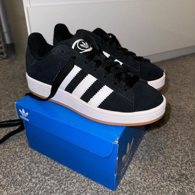 Adidas Women's Trainers - Black/White - UK 4 on Productcaster.